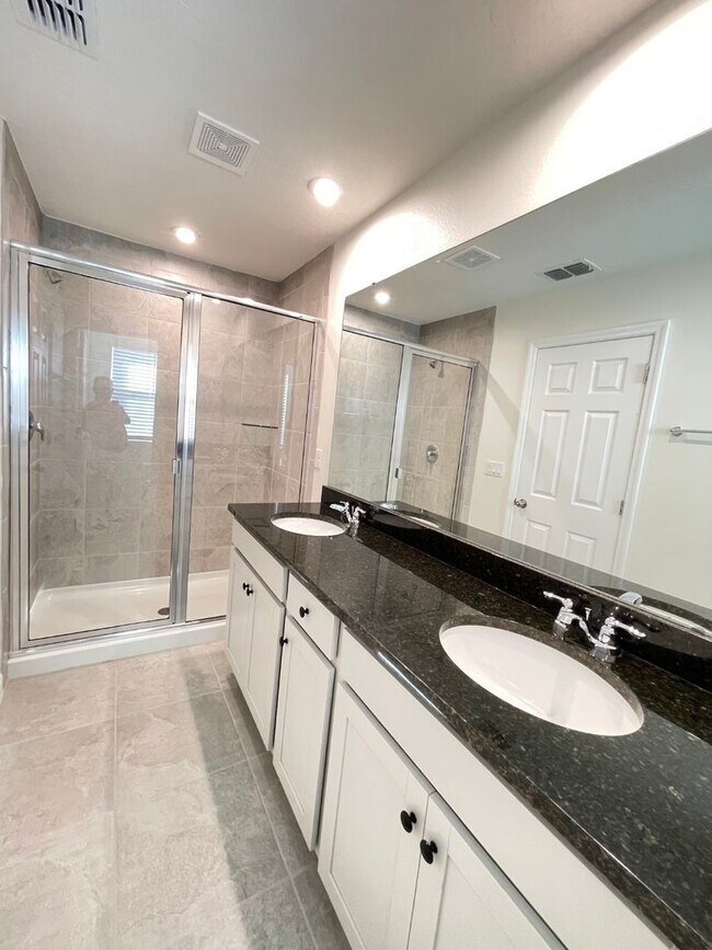 Building Photo - Newly Built, Water View, Luxury Executive ...