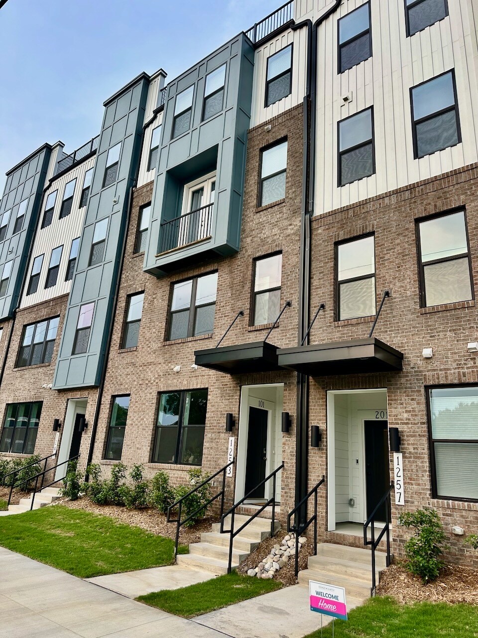 Building Photo - 1253 S Blount St