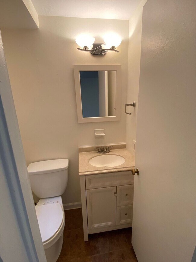 Building Photo - Move In Ready! "ASK ABOUT OUR ZERO-DEPOSIT...