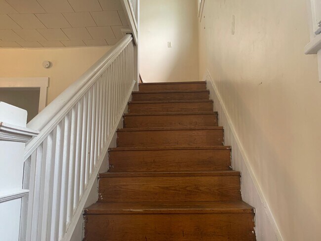 Building Photo - 3 Bed/1 Bath Home located close to Sunnyside and Downtown Campus- Available 5/20/2026