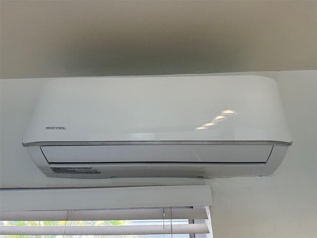 Building Photo - 1101 NE 17th Way