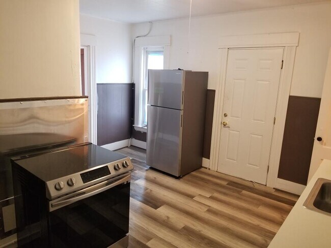 New Stainless Appliances - 197 Bridge St