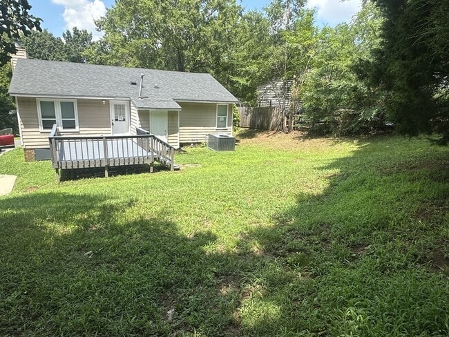 Building Photo - NOW AVAILABLE! Great 3 bedroom 2 bath ranch home!