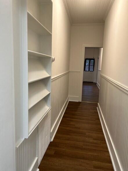 Hallway ~ Back to Front - 9062 LA-1