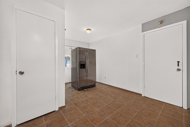 Building Photo - 10814 Parkland Woods Dr