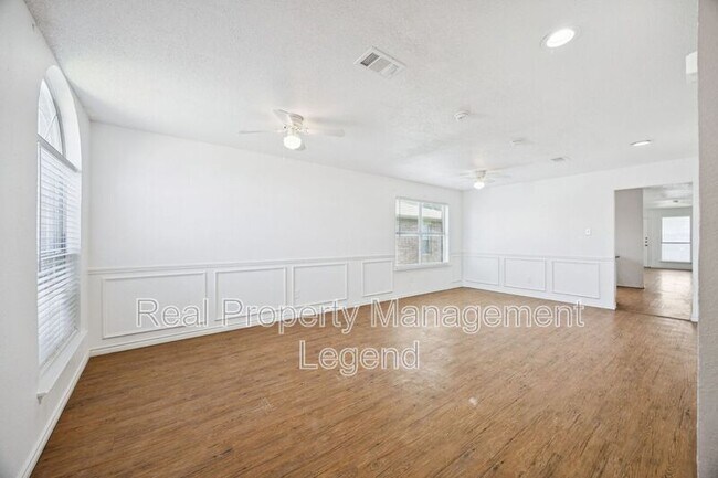 Building Photo - 8109 Dripping Springs Dr