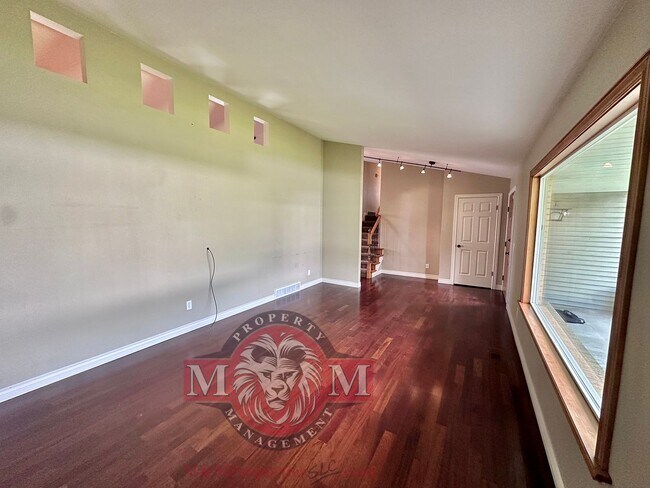 Building Photo - 4 Bed 3.5 Bath Beautiful Home In Sandy
