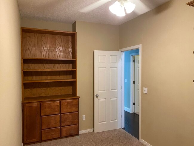 Building Photo - 2020 Plantation Oaks Dr