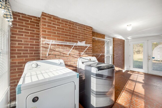 Building Photo - 2710 Tallu Rd