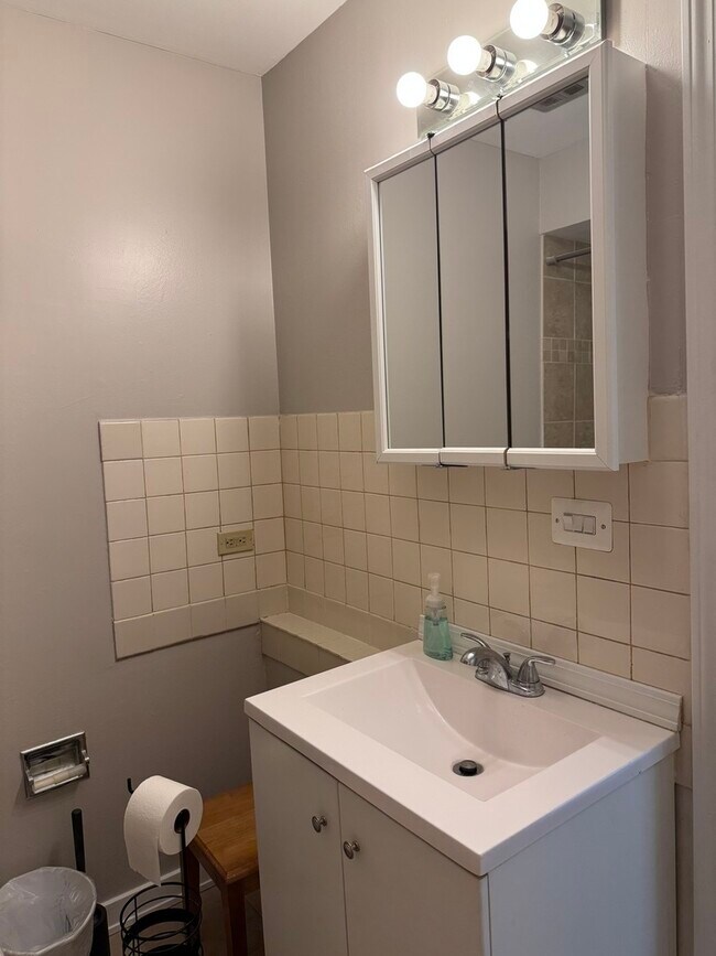 Building Photo - 7033 W 99th St