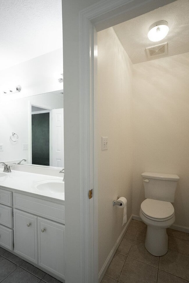 Building Photo - 537 Cedar Rock Dr