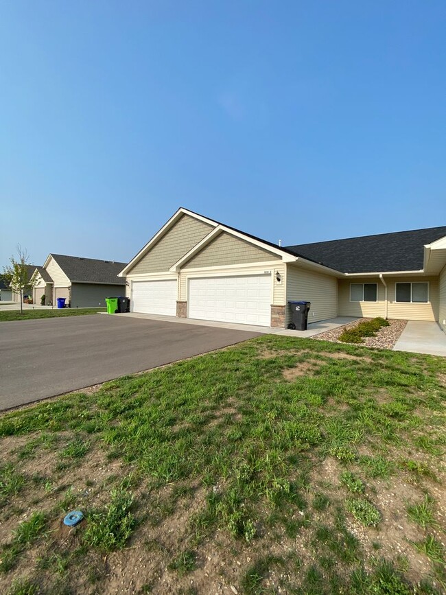 Building Photo - 1551 Gunston Dr