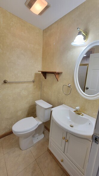 Building Photo - 15 Windsor Rd