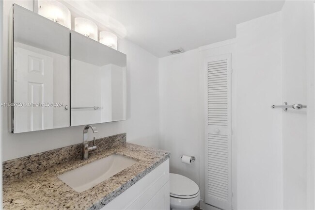 Building Photo - 9511 Collins Ave