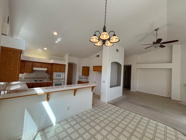 Building Photo - 87 N Helm Ave