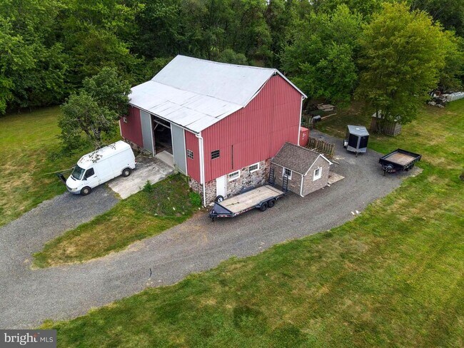 Building Photo - 86 Aqueduct Rd