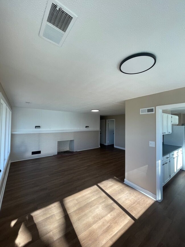 Building Photo - Single-Family Home