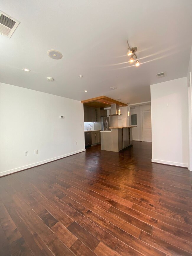 Building Photo - Modern 2 Bedroom in Adams Morgan!