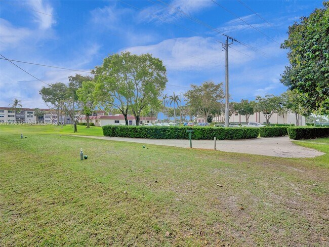 Building Photo - 8962 S Hollybrook Blvd