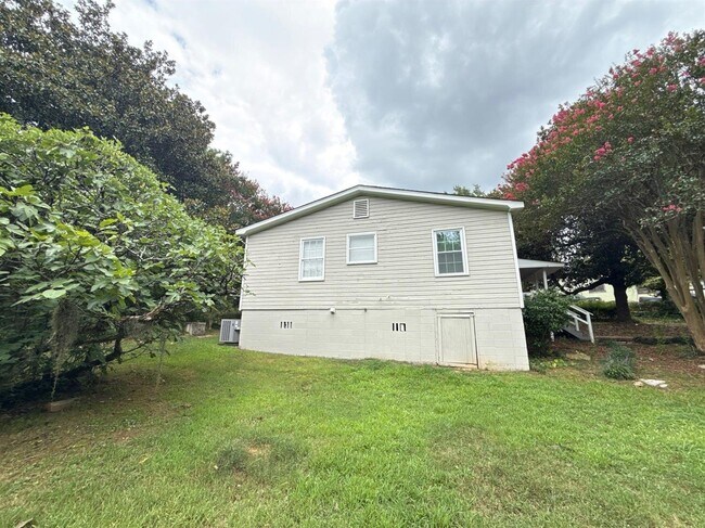 Building Photo - 7923 Shinn Dr