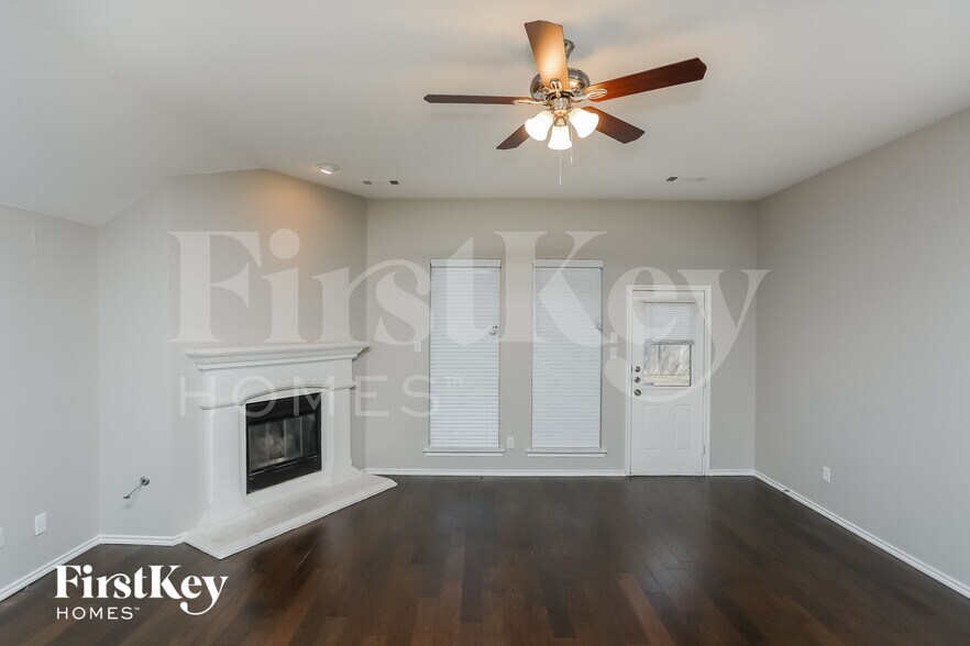 Building Photo - 3260 Serpis