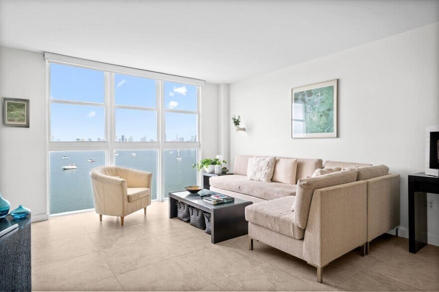 Building Photo - 1228 West Ave