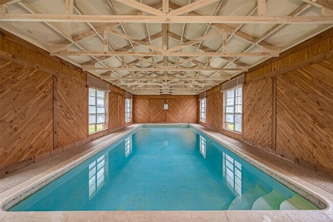 Building Photo - 227 Glencairn Ct