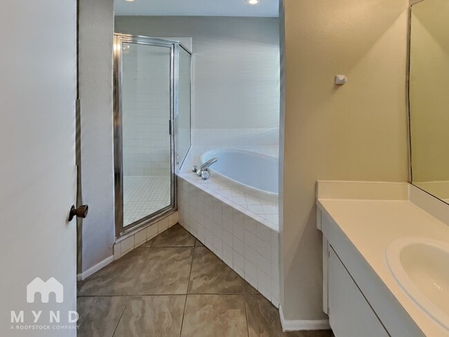 Building Photo - 11211 Sailbrooke Dr