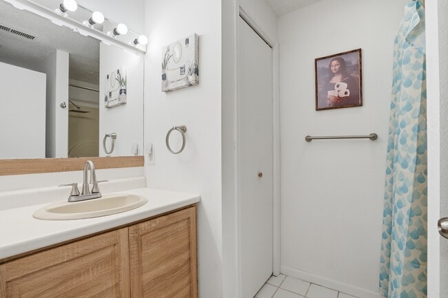 Building Photo - 2415 Catskill Ct