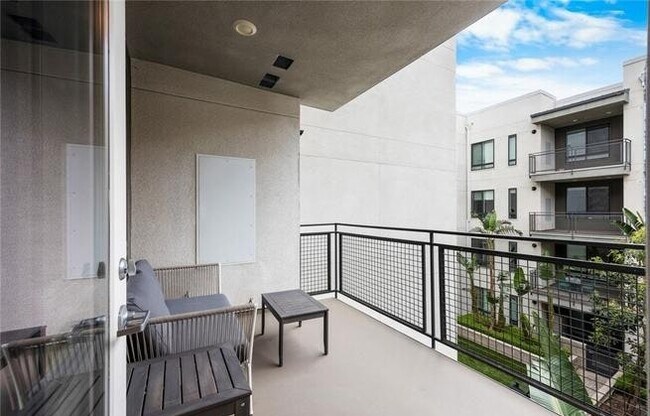 Building Photo - 2424 Nolita