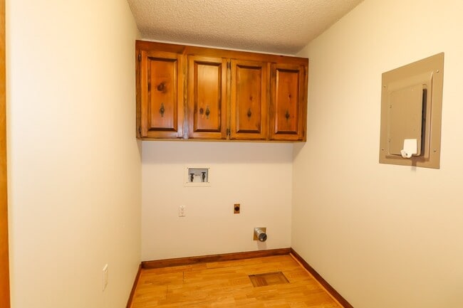 Building Photo - Two Bedroom, 2 Bath, 1-Car Garage, 1179 sq ft feet home with wood burning fireplace. and screened...