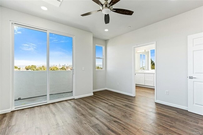 Building Photo - 136 W 48th St