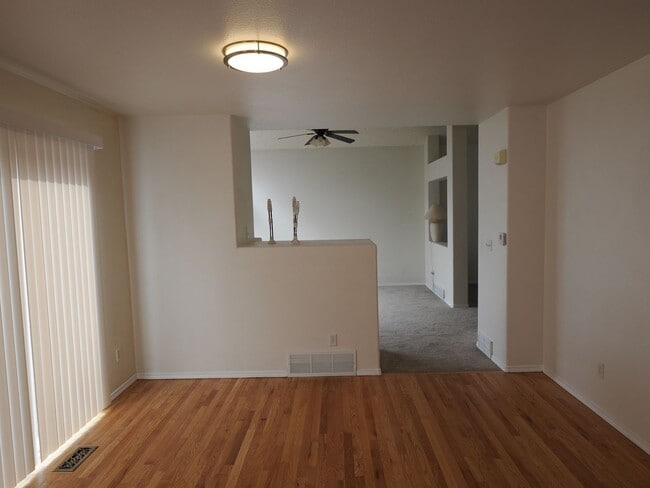 Building Photo - 815 Riverview Ln