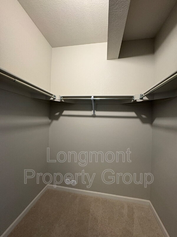 Building Photo - 804 Summer Hawk Dr