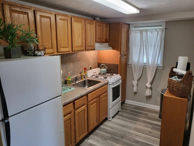 Building Photo - 4622 Cass St