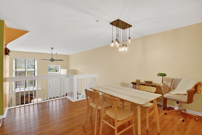 Building Photo - 1930 Lindsay Ln