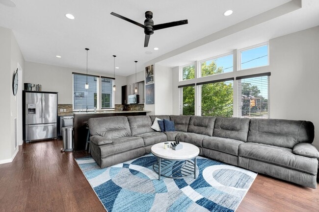 Building Photo - Beautiful Furnished 1 bedroom unit in Fair...