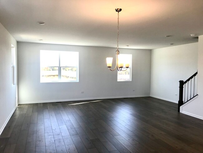 Building Photo - Grayslake Tribeca Townhomes - 3BR, 2.5BA, ...