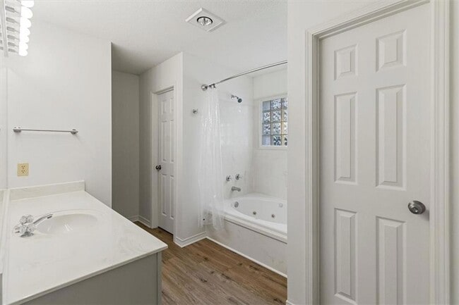 Building Photo - 212 Beech St