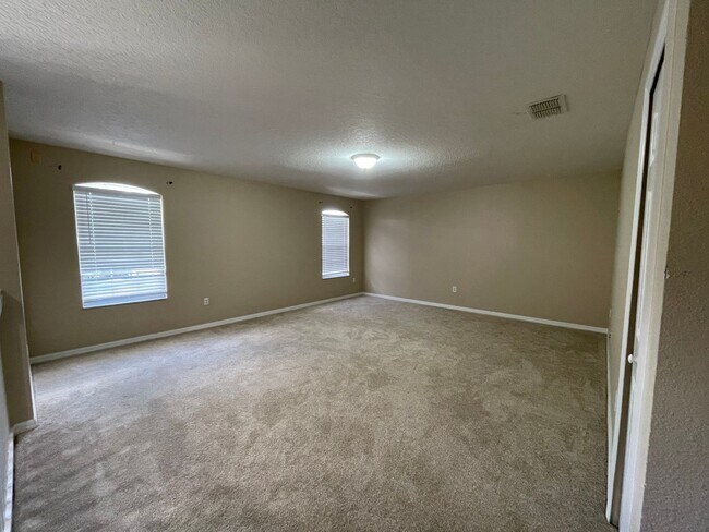 Building Photo - Home For Rent in Gated Stonebrook Neighbor...