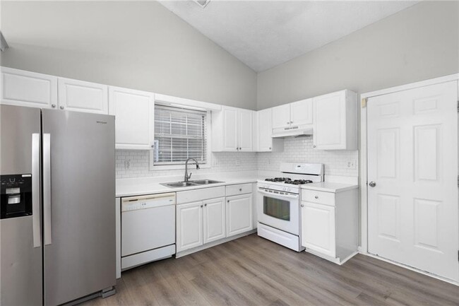 Building Photo - 2110 Racquet Club Cir NW