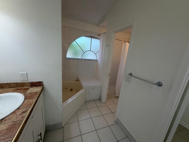 Building Photo - 3780 Amalfi Dr