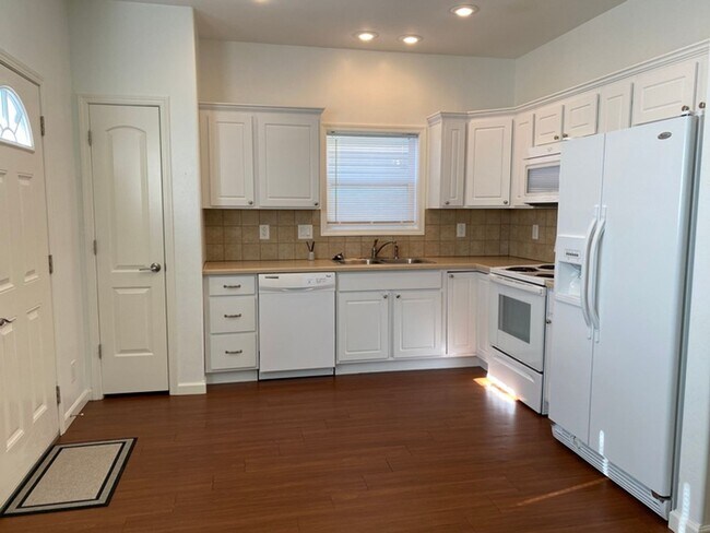 Building Photo - 509 East Kiowa-102