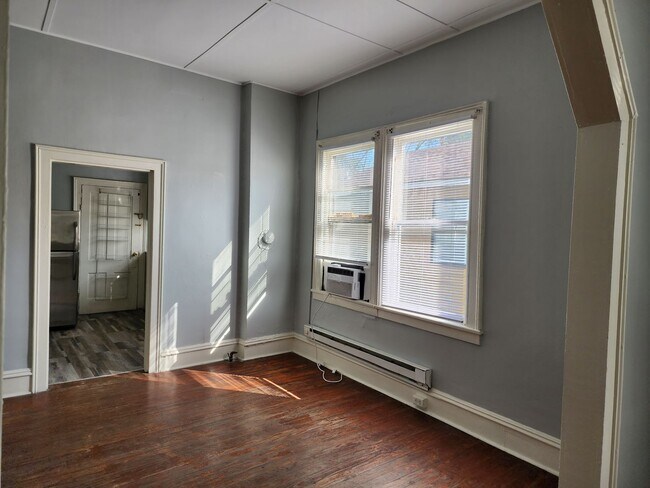 Building Photo - 312 McRae St
