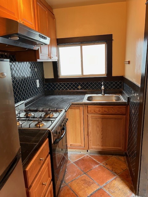 Kitchen - 3430 Cattaraugus Ave