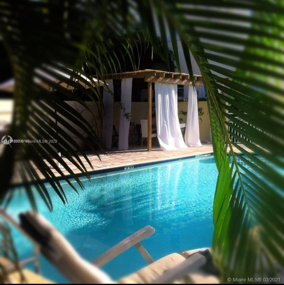 Pergola - 4812 Pine Tree Dr