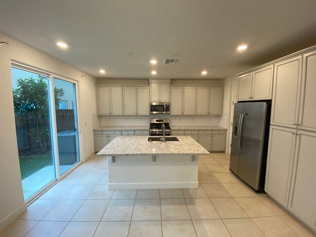 Building Photo - Gorgeous 3 bedroom 2.5 bath home in Northlake community