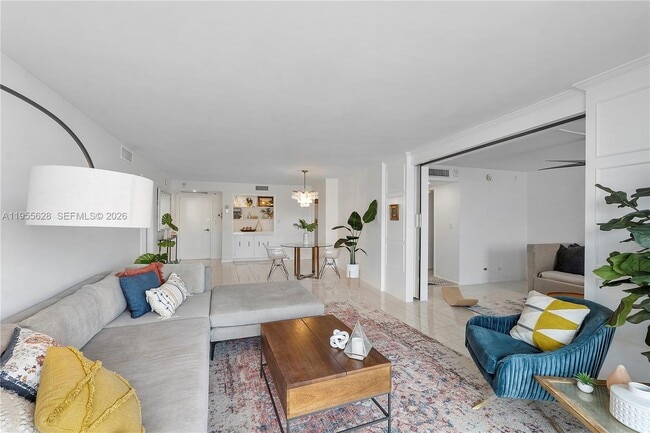 Building Photo - 6039 Collins Ave