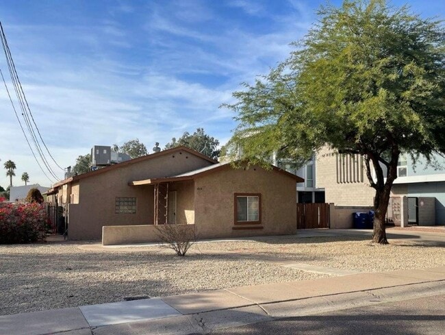 Building Photo - 600 S Roosevelt St