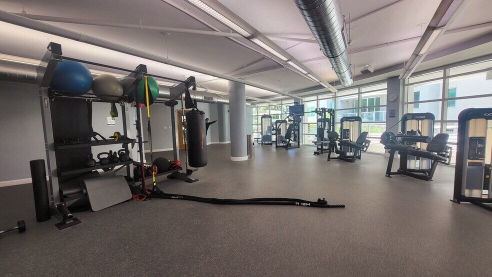 Building Photo - 253 NE 2nd St